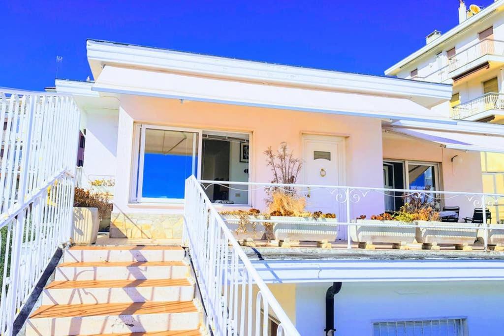 Attico Sul Mare A Sanremo Apartment Екстериор снимка